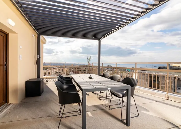 F & B Collection- 360 View Tiny Penthouse