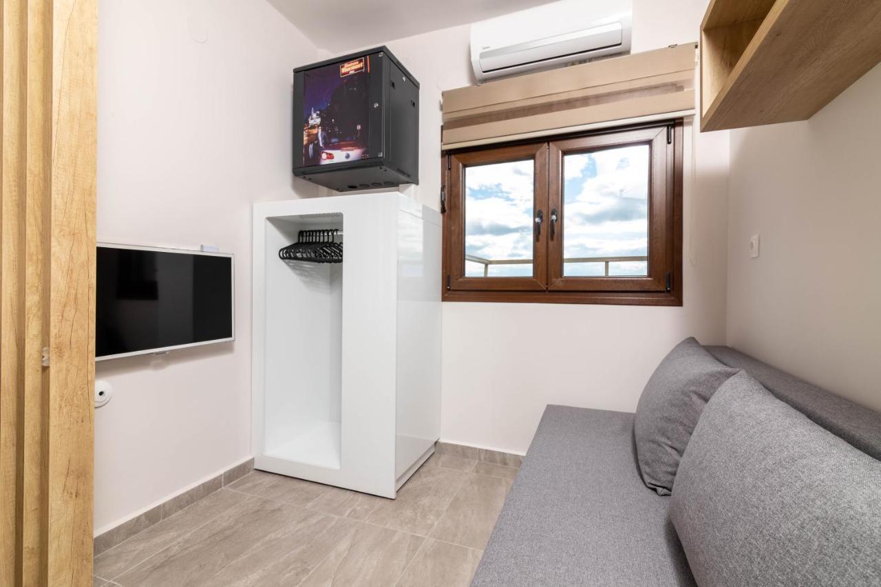 F & B Collection- 360 View Tiny Penthouse Apartment Thessaloniki